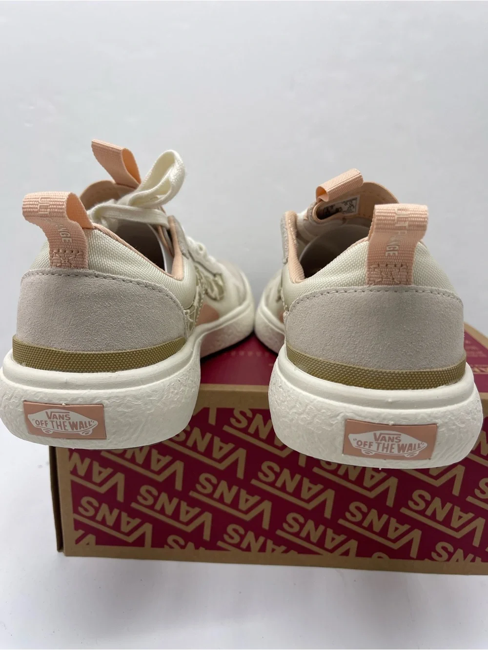 Vans WMNS Ultrarange Exo Se
Groovy Floral Khaki
VN0A4UWMKHK Sneakers - Picture 14 of 16
